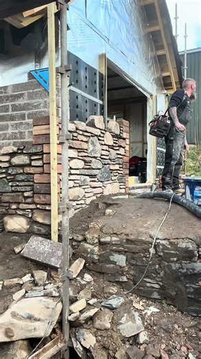 Kicked off some stonework on our bothy project #bricklaying #bricklayer #stonemason #shorts