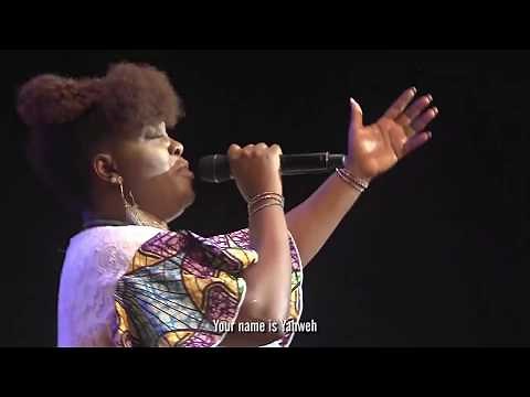 Glowreeyah Braimah singing Miracle Worker at Green Worship 1.0 (Official Video)