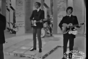 Herman's Hermits - Theres A Kind Of Hush (1967) | Radio620