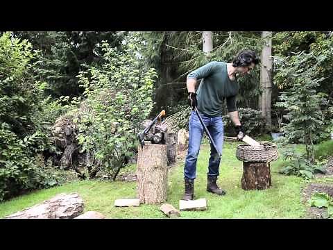 How to pick a small log easily with Fiskars Sappie XA22