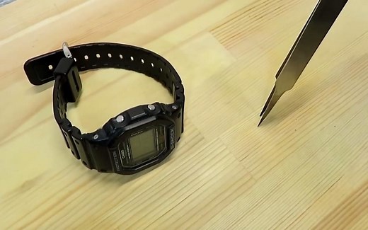 卡西欧经典小方块CASIO G-SHOCK DW-5600电池更换教程