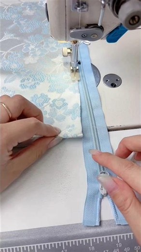 How to Sew a Zipper into a Dress the Easy Way #sewapasystem #sewing #versatilesewin