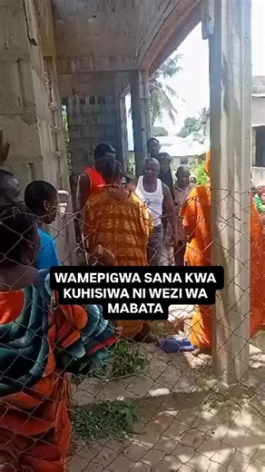 Gladness Lyamuya on Instagram: "Wanawake wawili Kwa majina wamefahamika husina maarufu Mbambambaa (32) na khadija maarufu Mwarabu(35) Wakazi wa Mkoa wa Pwani, Wilaya ya Mkuranga ‘kata ya Vikindu wamenusurika kifo baada ya kipigo kikali kutoka kwa Wananch wenye hasira kali waliokuwa wakiwatuhumu kuja kuiba Bata Tukio hilo limetoa tarehe 25 January,2026 majira ya saa sita mchana maeneo ya ya mtaa wa Mtaa wa flem tano katani humo Wana wake hao pia wameomba msaada wa kisheri kwa waziri mwenye dhaman