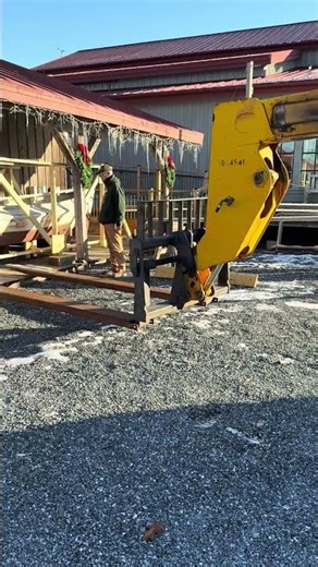 Test lift: Log canoe "Merry Widow" (1)