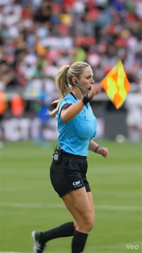 ​POV: You’re the Assistant Referee under pressure #footballreferee#football#lm10 #cr7#womenfootball