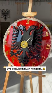 Nje cope arti… ndaluar ne kufi💔 Arti nuk ka kufi… por ne kete rast duket se po! Cfare do te kishe bere ti nese vend te ciftit qe nuk e moren oren me vete ne shtepi? #resin_by_kristal #punimemerezine #oremeresin #punimerezine #kristal_event #tabakamerezine #punimedore #produkte_resine #punimemeresin #oremerezine #punimemedorë #tabaka #certifika | Resin By Kristal