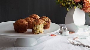 2.4K views · 11 reactions | Easy, cheesy side for whatever your falls dinner plans are! GRUYÈRE AND BLACK PEPPER POPOVERS Ingredients: 50 g Gruyère cheese 20 g chives 3 eggs 350 ml whole milk 50 g melted butter 200 g flour 1 tsp ground black pepper 1 tsp salt butter for greasing #popovers | Kitchen Stories | Facebook