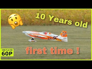 10 YEAR OLD MAX FLIES HIS EXTRA 330SC FIRST TIME ON AN AIRSHOW