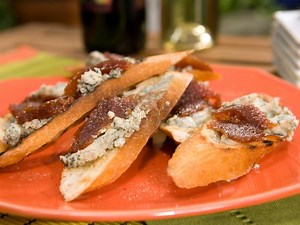Crostini with Blue Cheese, Quince Paste and Cracked Black Pepper
