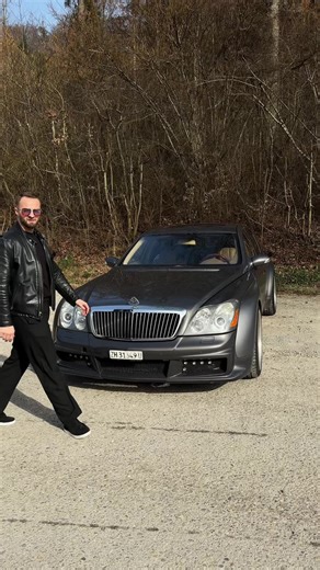 The gadgets just didn’t stop on this one. 🤯 It was always more and more and more. And to top it all off, everything you’re seeing is Grand Nappa leather. The finest materials—silver cups, massage seats in every position, Alcantara everywhere, and a V12 under the hood. The Maybach 57 is just an absolutely amazing machine. #maybach