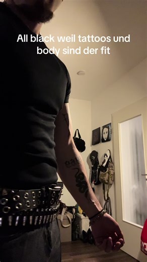 Exploring Alternative Fashion: Emo and Goth Styles