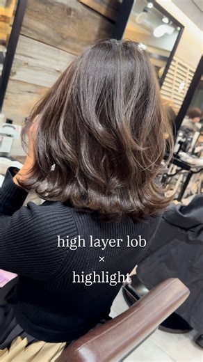 外国人風海外 ボブ bob 表参道 on Instagram: "layer bob × highlight 【海外の切り方を日本人の骨格に合うようにoriginal理論化】 【特殊なカラー剤で白髪も染まるグレージュカラーを使用 白髪を活かすという考え方】 【顔型、骨格タイプ、パーソナルカラーで似合う海外スタイルをご提案】 ✂️cut concept ・ラフに乾かして楽に決まる、easy styling ・毛流れと動きが出るこなれ感style ・骨格と顔型に合わせて似合うstyleをproduce 🎨 Color Concept ・白髪も染まるグレージュカラーでしっかり染まりながらも透明感plus ・パーソナルカラーで-5歳若見えcolor ・細いけどしっかり映える、毛流れ極細highlight 🌿Salon Experience ・落ち着いた大人の女性の方が多く、ゆったりとリラックスできる心地よい空間 ・一人ひとりの髪と向き合うため、必要以上に話しかけず、穏やかな時間を大切にしています ・特にカット時やハイライト時は 毛流れ、クセ、生え方のすべてを考慮しながら行うため、完全集中で