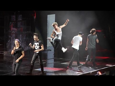 One Direction Being Funny For 10 Minutes Straight (ON STAGE)