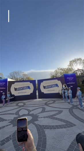 Ce samedi 28 mars restera une journée exceptionnelle, remplie de rêves, d’émotions et de magie ✨ Je vous partage ce petit récap de l’inauguration presse de la nouvelle extension de Disney Adventure World à @Disneyland Paris ✨ rences, rencontres, découvertes, dégustations, shooting… et surtout cette incroyable cérémonie d’ouverture avec l’ouverture des portes 🚪✨ Je ne trouve même pas les mots… Cette journée restera gravée à jamais dans ma mémoire 💫 Un immense merci à Buzz Member pour cette oppo