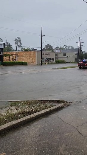 🚨NEW VIDEO🚨: Vehicles drove through flooded streets in Slidell, Louisiana earlier today after intense storms brought a bout of heavy rain that caused flash #flooding in the area. #LAwx Credit: Randy Houle via Storyful | WeatherBug