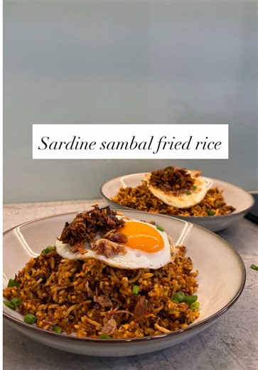 If you’ve been here, you’d know I loveeee me any sort of “leftover fried rice”. Sardine sambal fried rice - Onion oil Leftover sardine sambal Sambal Old rice Spring onion (whites) Salt Garnish - Spring onions Bawang goreng Sunny side up eggs I love having leftovers of any dish… and I always cook extra rice to make sure I have some old rice in the fridge. Oh, and I ALWAYS have some version of ready-made sambal available for days like these. The full recipe of the sardine sambal is in my previous 