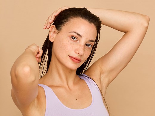 How (and When) to Dye Your Hair While It's Wet, According to Stylists