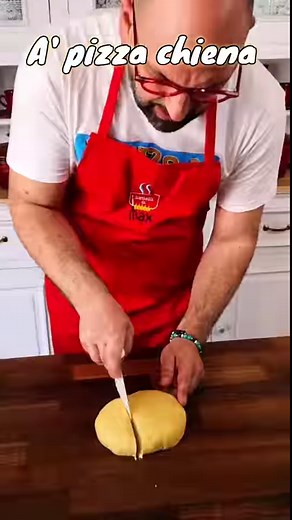 👨🏻‍🍳 A' Pizza Chiena ! Pizza ripiena Napoletana Pizza rustica di Pasqua 👇🏻ingredienti Per la pasta frolla 400 g di Farina 80 g di Strutto 80 g di Burro 2 Uova 15 g di Parmigiano 6 g di Sale Per il ripieno 300 g di Ricotta 6 uova medie 50 g di formaggio Pecorino 100 g di formaggio Provolone semi pic 150 g di Salame napoli 150 g di Prosciutto cotto 150 g di Capocollo Pepe a piacere Cottura in forno ventilato: 175° per 40 minuti. #ricette #cucinaitaliana #foods #cucina #reelsviralシ #reelsvideo