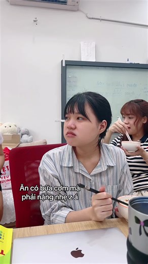 Trò Chơi Con Mực: Cảm Xúc Khi Ăn Cơm Với Mai Anh