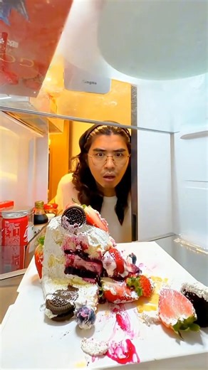 The Mystery of the Disappearing Cake 🍰🔍