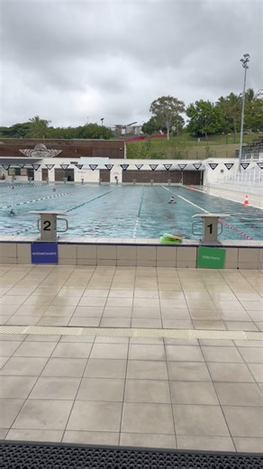 Nous sommes heureux de vous annoncer l’installation d’une nouvelle machine qui va rendre votre entrée encore plus fluide. Désormais, vous pouvez simplement scanner un QR code pour accéder à la piscine, ce qui facilitera l’entrée, surtout en période d’affluence. Bien sûr, cela n’empêche pas de passer dire un petit bonjour à notre équipe à l’accueil, ça nous fera toujours plaisir ! Bienvenue à la Piscine de Koutio et profitez bien de cette nouvelle installation ! 🏊‍♂️ # #splcardnc #dumbeajaimeyvi