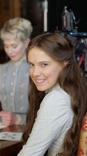 BASTIDORES COM MILLIE BOBBY BROWN EM ENOLA HOLMES