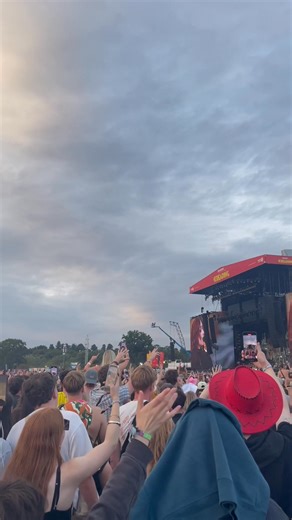 🎤 Chappell Roan on the main stage at Reading Festival #chappellroan #readingfest #readingfestival #readingfestival2025 #berkshire #rdguk @officialrandl | Reading Today