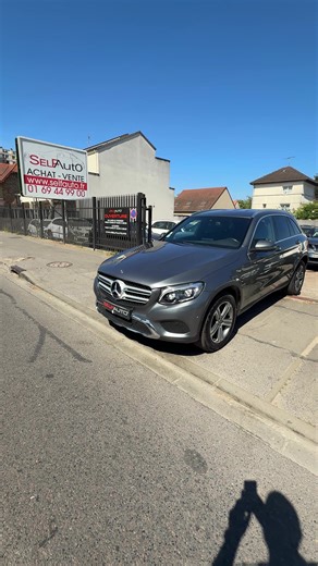 Mercedes-Benz GLC 220 D 170CH EXECUTIVE 4MATIC 9G-TRONIC 05/2017 140 974 Km diesel automatique 125 KW (170 ch) Retrouvez toutes les informations du véhicule ainsi que son tarif sur notre site internet WWW.SELFAUTO.FR — ☎️0169449900 ———— SELF AUTO ———— 54 Avenue du général de Gaulle 91170 VIRY CHATILLON Du lundi au vendredi 9h00 -13h00 / 14h00 - 18h30 Le samedi 9h00 - 12h30 / 14h00 - 18h30 ☎️0169449900 📱WhatsApp en cliquant sur ce lien : https://wa.me/message/4YKCQ3VQXA4SB1 #Auto #occasion #car 