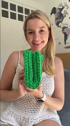 Easy Crochet Bag Pattern: Beginner T-shirt Yarn Project. #crochetbag