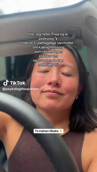 Som psykolog har jeg både jobbet med mennesker i terapi og selv erfart hvor altoppslukende kjærlighetssorg kan være, derfor vet også jeg dette: De fleste kommer seg ikke videre den dagen de slutter å være glad i eksen. De kommer seg videre den dagen de slutter å bygge livet sitt rundt håpet om at eksen skal komme tilbake. Det er en stor forskjell. Kanskje trenger du å høre dette akkurat nå: 1. Du må slutte å vente på at smerten skal forsvinne før du begynner å leve igjen Mange setter livet på pa