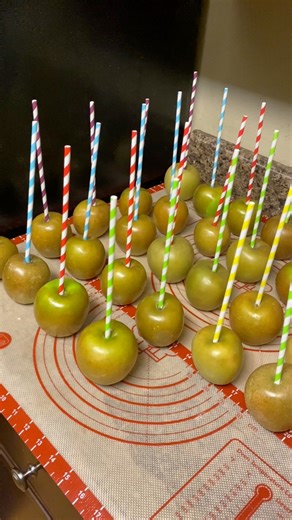 Please ignore my voice I am soooo tired but I def had to come through and do these apples for my nephew party! Bre Davis really showed our for her baby party and I can’t wait for everyone to see 🥰🤏🏾✨ #northcarolinabakerr #sweetsbyjaylene #trianglebaker #greensborofoodies #TriadEats #BuyBlack #nccake | Jaylene Corbett