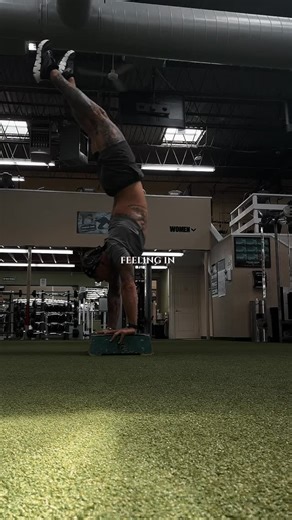 Derek Pratt Fit on Instagram: "Today’s countdown reminder: every sunrise between now and New Year’s is a chance to separate yourself. Lock in, move with purpose, and finish this year with momentum so strong it pulls you straight into the next one. No waiting. No excuses. This is where the real work happens. Love what you do and get to work! Click the link in my bio and let’s work together #linkinbio👈"