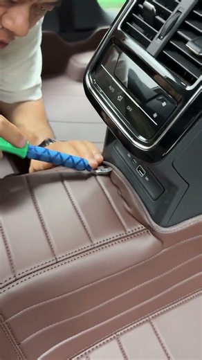 Upholstered floor mats remain the mainstream product and are also the most.