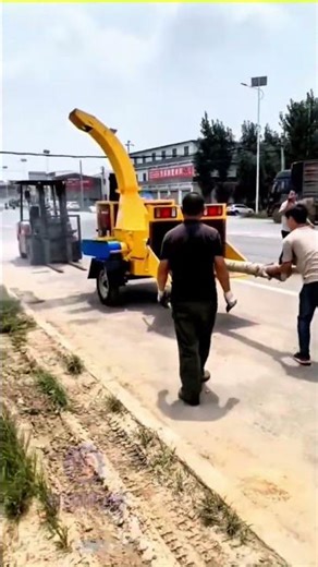 Mobile tree branch crusher # Wood processing # Crusher manufacturer # Wood chip crusher # Slicer