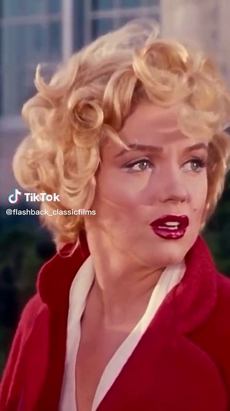 Marilyn Monroe in NIAGRA (‘53). This film holds the record for longest walk in cinematic history. #marilyn #marilynmonroe #niagara #50s #1953 #film #star #oldhollywood #hollywood #throwback #flashback #films #cinema @Marilyn Official