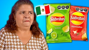 We asked our Mexican moms to rank Mexican Lay's, aka, Sabritas! 😋🇲🇽 | The Crazy Gorilla