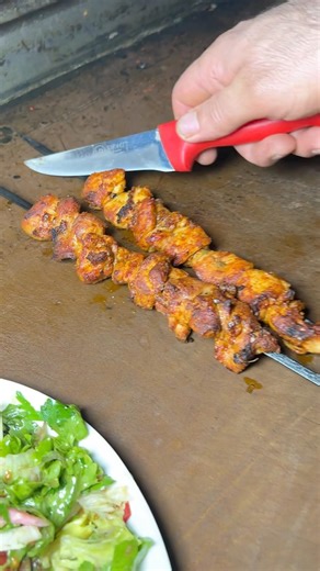 Ünlü boksörün her gün gelip yediği sporcu tabağı #reklam Elit dostlar lahmacun #chicken #salad