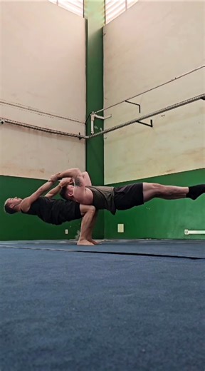 Duo acrobático | Prancha