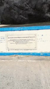 Sumbu filosofi Yogyakarta, yang menghubungkan Gunung Merapi di utara, Tugu, Keraton Yogyakarta, Panggung Krapyak, dan Pantai Selatan, memiliki makna mendalam tentang keseimbangan kosmik dan siklus hidup. Gunung Merapi dianggap sebagai lambang laki-laki, sedangkan Pantai Selatan sebagai lambang perempuan, dengan Keraton Yogyakarta sebagai titik tengah dan penyeimbang. Sumbu ini juga melambangkan perjalanan hidup manusia dari awal (sangkan) hingga akhir (paraning). #eruption #erupsi #erupsimerapi 