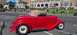 Hot rods & street rods cruising Victoria, BC during 2025 Northwest Deuce Days' Sunday downtown car show #Samspace81 #oldcars #classiccars #hotrods #streetrod #DeuceDays | Samspace81