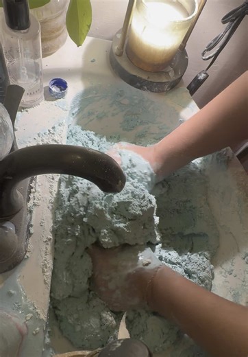 What a mess it takes to make paste. Or is it me? Did anyone want a some tortillas ? #asmr #satisfying #comet #spongesqueezing #pinelovers #fypシ゚viral #cometlovers #fyp #paste #thickpastesqueezes