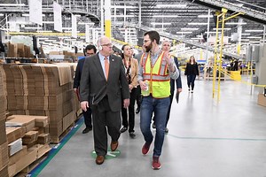 Amazon opens new Maryland warehouse; Hogan still pitching for HQ2 - WTOP News