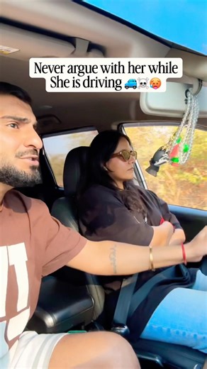 Never argue with her while she’s driving 💀🚗 #couplecomedy #relatable #husbandwife #shorts