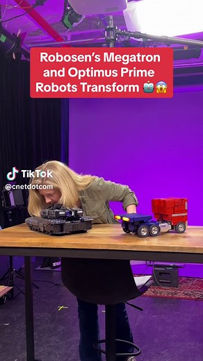 Battle of the Bots just get’s even cooler with #Robosen’s transforming robots. Now we properly have #Autobots vs. #Decepticons. 😎🤖 @Bridget Carey @Robosen Robotics #megatron #optimusprime #robotics #robottok #transformers #hasbro @CNET