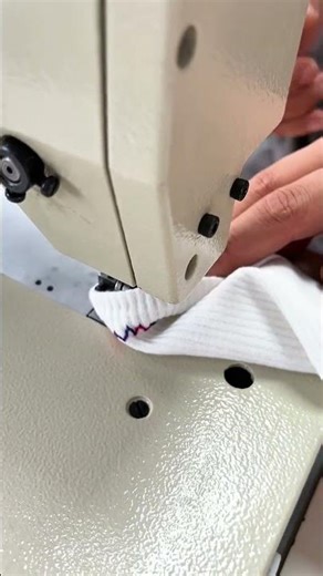 How the scalloped cuff turns ordinary socks into fashion craftsmanship 👀