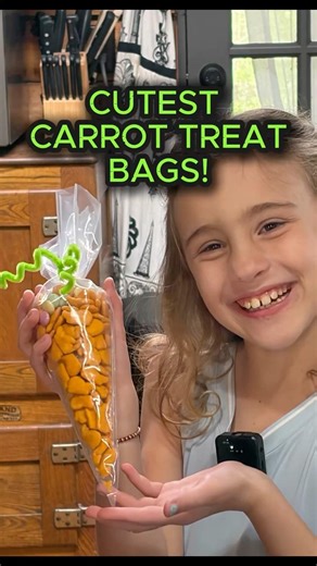 ADORABLE Carrot Treat Bags | Easy Easter DIY you need to try! #Easter DIY #Easter Treats #MiGiMakes