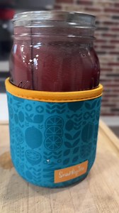 Real fruit & botanicals. Unreal flavor. 🍓🌿🍊 These caffeine-free herbal iced teas are a bold, juicy infusion of nature’s best ingredients. Made with real fruit and botanicals, every sip is bursting with vibrant, refreshing flavor. And the best part? Less than 1g of sugar per serving. No artificial sweeteners. Just pure, bold flavor. 🙌 With this starter kit it's never been easier to brew all-natural, delicious, fruity iced teas at home!🍒🍋 Ditch the boring drinks—this is hydration done right.