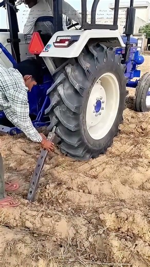 الابتكار في مجال الزراعة: كيف يغير جرار أحد المزارعين طريقة تحضير التربة