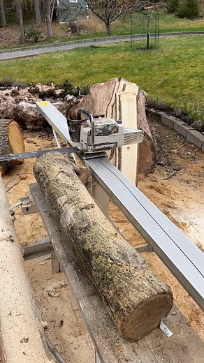 The pattern is on 🔥 Millied this elm on the logosol M5 portable sawmill with my stihl 064av. #stihl064av #gudö #vendelsö #tyresö #stihl #woodworking #slabs #lokalt #logosol_portable_sawmills #satisfyingvideo #cuttingboard | Papaslab