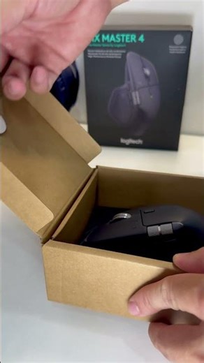 Unboxing Logitech MX Master 4